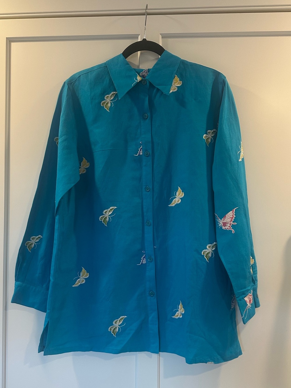 Whimsical Blue Linen Blend Button Up Blouse with Embroidered Butterfly Accents M - Picture 3 of 9